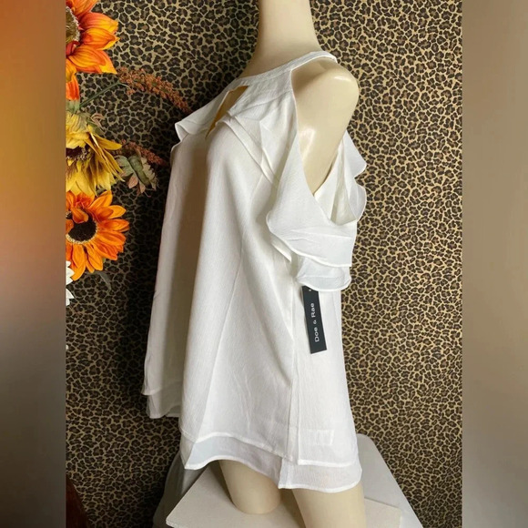 🌴3/$30🌴DOE & RAE Off White Cold Shoulder Ruffled Keyhole Blouse NWT - Picture 4 of 10